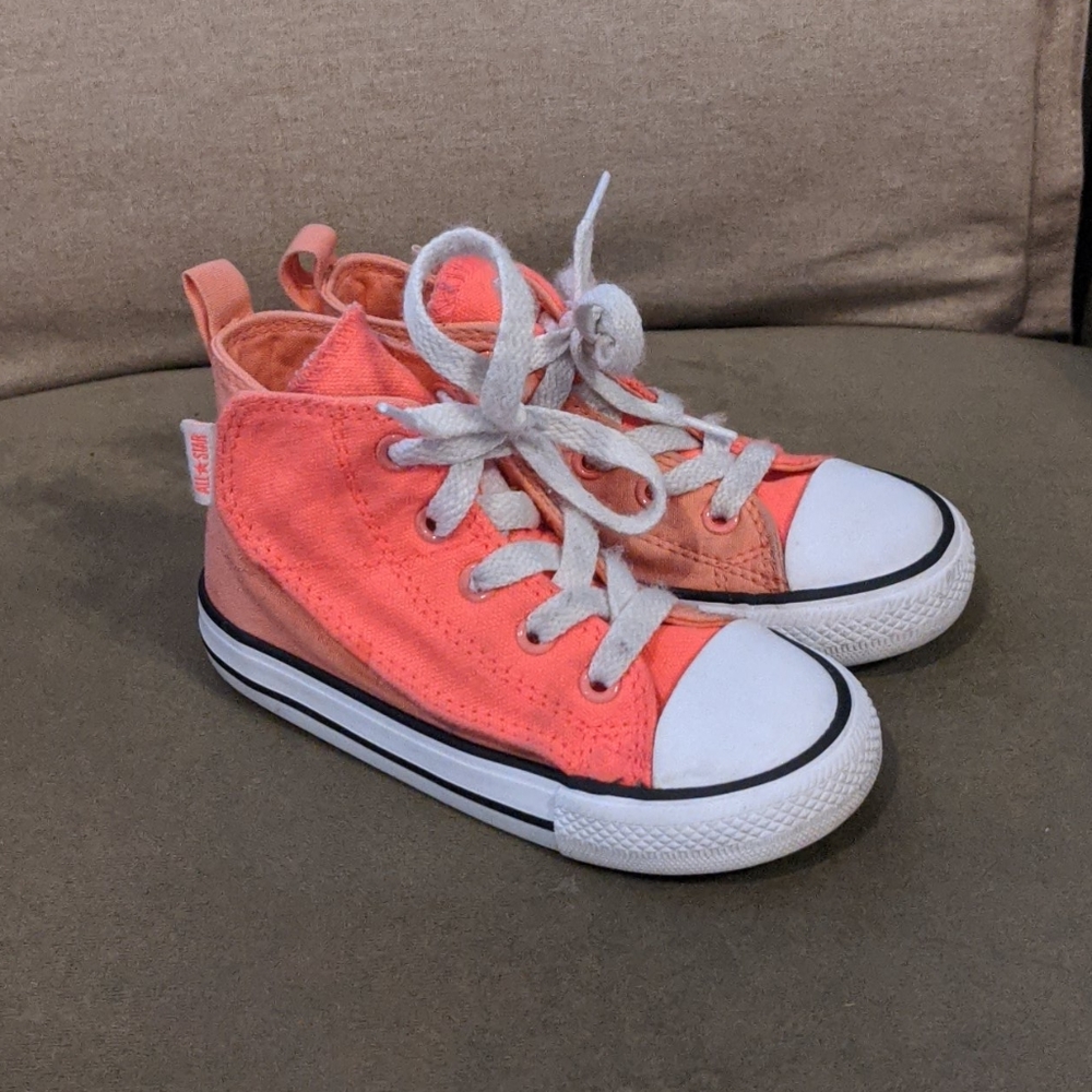 Toddler velcro Converse